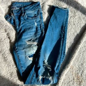 SUPER CUTE 💙 American Eagle Ripped Jeans!